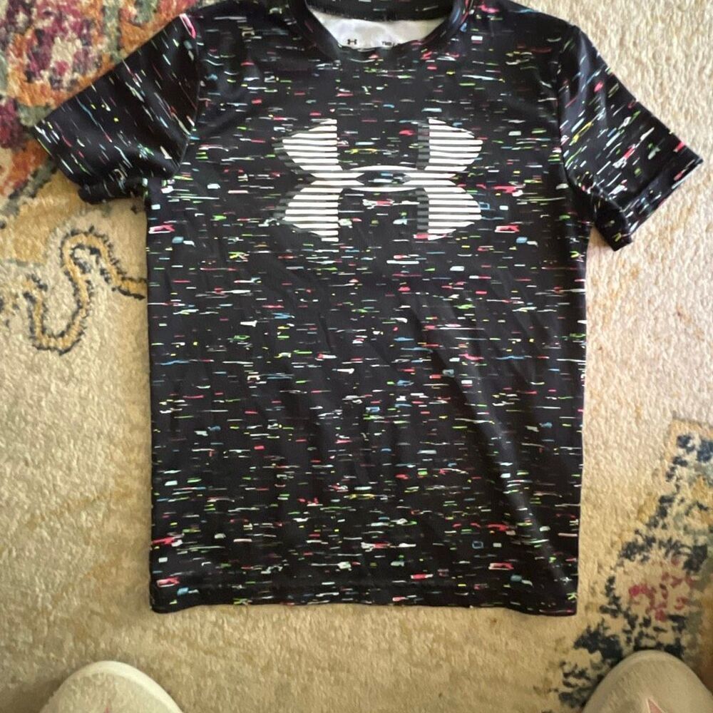 Under Armour Boys HeatGear Graphic Tee – Black Multi-Color – Size Youth Medium